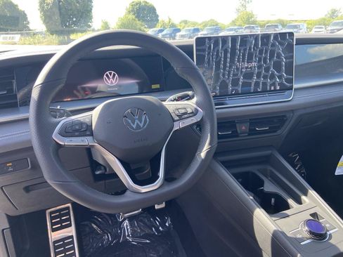 New 2026 Volkswagen Tiguan SE R-Line AWD/4WD image 9