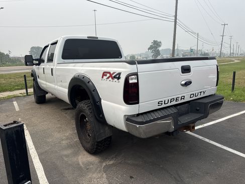 Used 2016 Ford F250 XLT w/ FX4 Off-Road Package AWD/4WD image 6