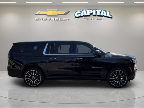 Used 2025 Chevrolet Suburban High Country AWD/4WD image 7