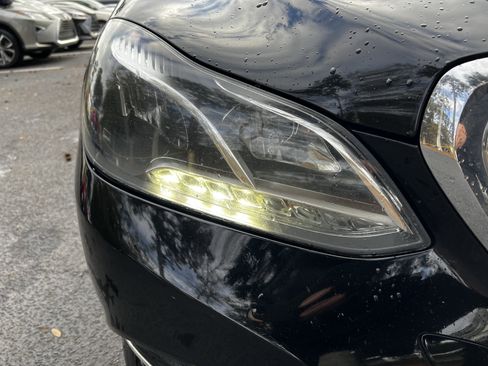 Used 2014 Mercedes-Benz E 350 4MATIC Wagon image 12