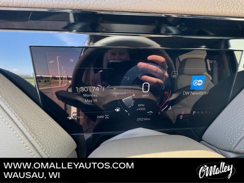Used 2025 GMC Yukon Denali AWD/4WD image 23