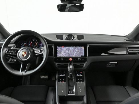 Certified 2025 Porsche Macan AWD image 17