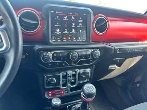 Used 2018 Jeep Wrangler Unlimited Rubicon AWD/4WD image 11