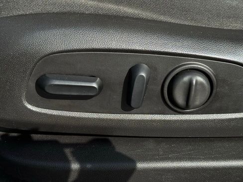 Used 2018 Chevrolet Equinox LT image 26