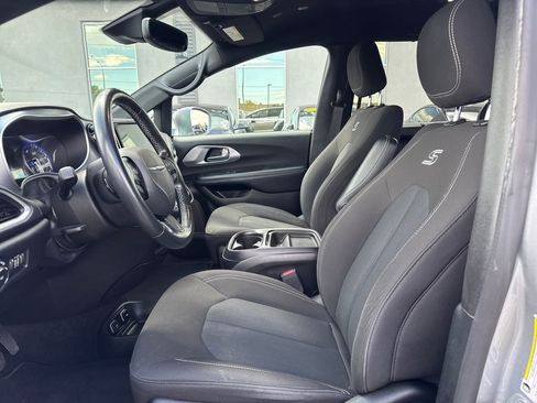 Used 2021 Chrysler Pacifica Touring w/ S Appearance Package AWD/4WD image 9