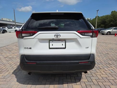 Used 2021 Toyota RAV4 LE FWD image 10