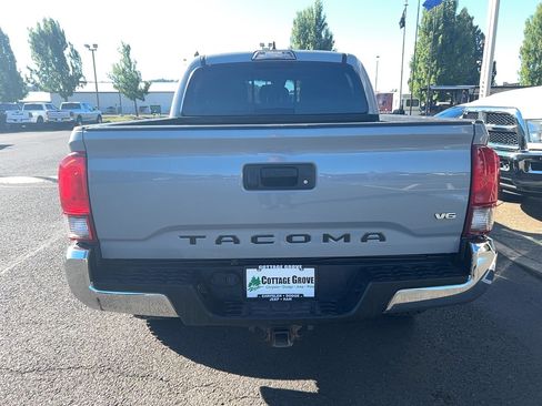 Used 2019 Toyota Tacoma TRD Off-Road AWD/4WD image 10