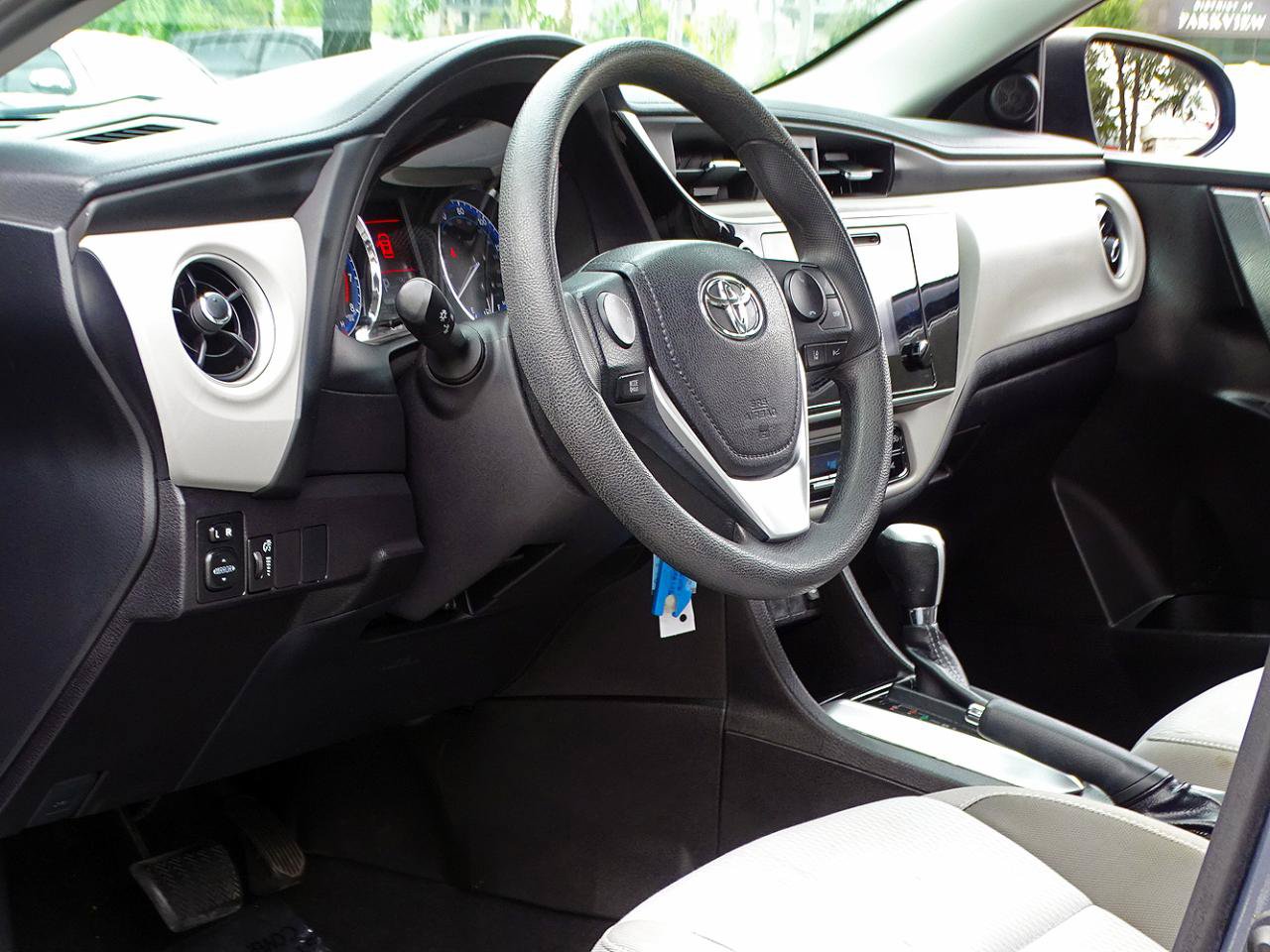 Used 2019 Toyota Corolla LE FWD image 14