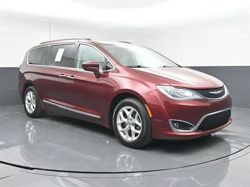 Used 2017 Chrysler Pacifica Touring-L w/ Tire & Wheel Group image 3
