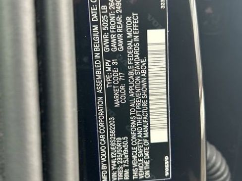 Certified 2025 Volvo XC40 B5 Plus image 28