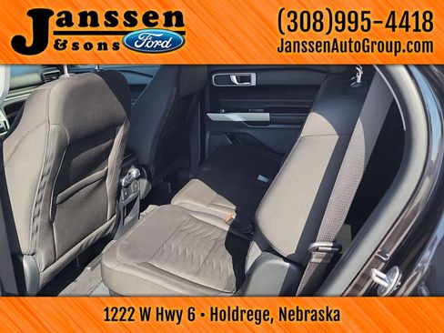 Used 2021 Ford Explorer XLT RWD image 17
