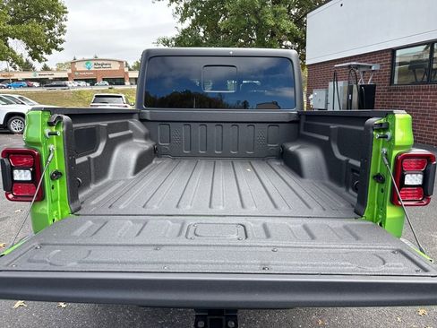 New 2025 Jeep Gladiator Willys image 21