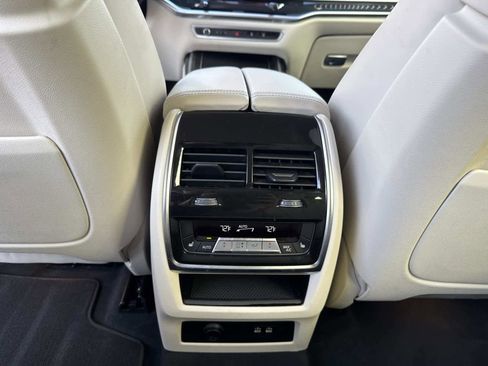 Used 2023 BMW X7 xDrive40i w/ Executive Package image 17