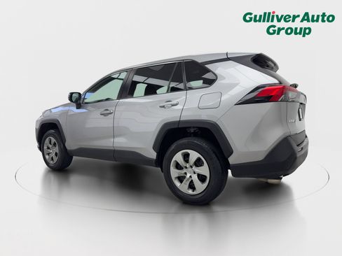 Used 2022 Toyota RAV4 LE FWD image 4