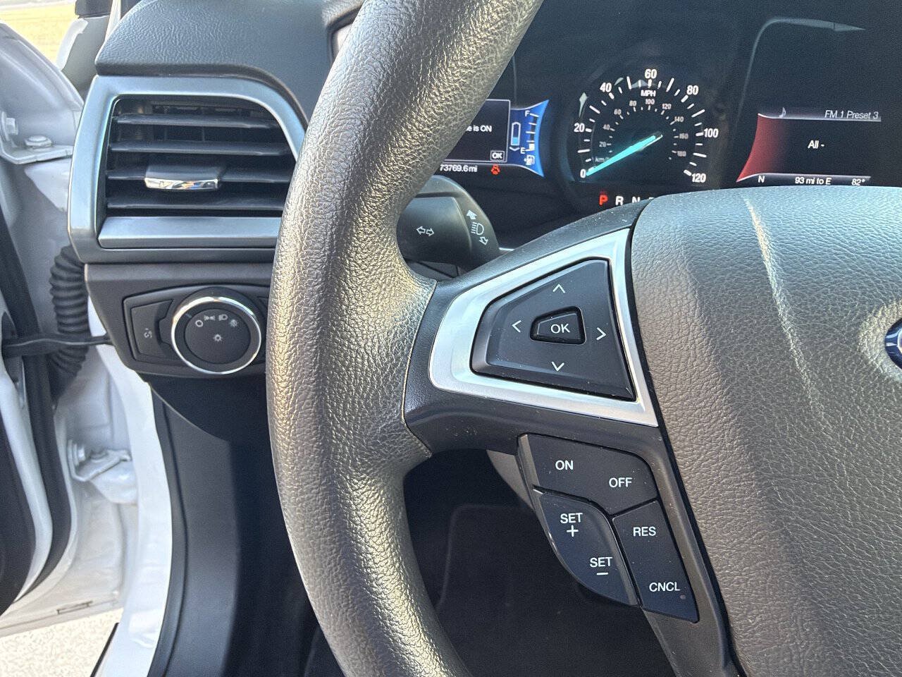 Used 2016 Ford Fusion SE FWD image 40
