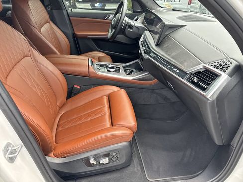 Used 2024 BMW X7 xDrive40i w/ M Sport Package AWD/4WD image 13