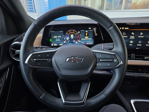 Used 2025 Chevrolet Equinox ACTIV w/ Safety and Technology Package image 18