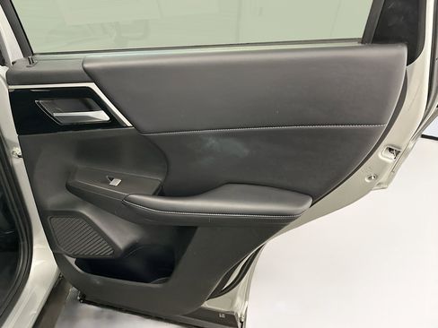 Used 2024 Mitsubishi Outlander SE Black Edition image 33