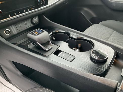 Used 2022 Nissan Rogue SV image 13