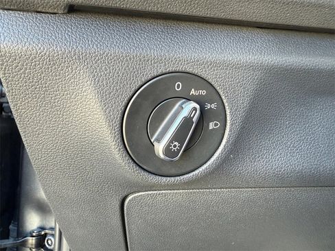 Used 2024 Volkswagen Jetta SE image 23