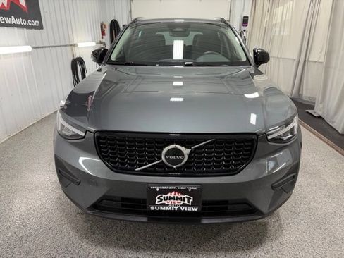 Used 2026 Volvo XC40 B5 Core AWD/4WD image 2