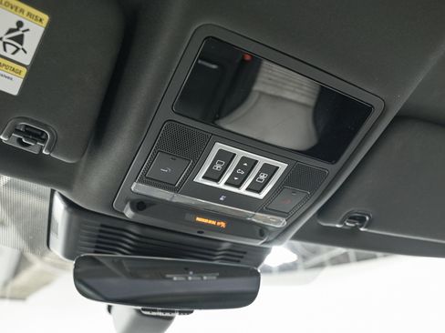 Used 2023 Land Rover Discovery S R-Dynamic image 24