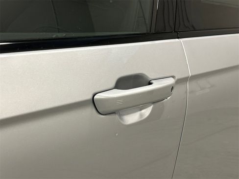 New 2025 Jeep Grand Cherokee Limited w/ Luxury Tech Group II image 13