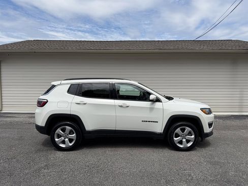 Used 2019 Jeep Compass Latitude w/ Cold Weather Group AWD/4WD image 1