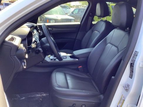 Used 2022 Alfa Romeo Stelvio Ti image 8