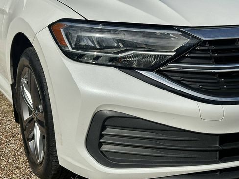 Used 2023 Volkswagen Jetta SE FWD image 14