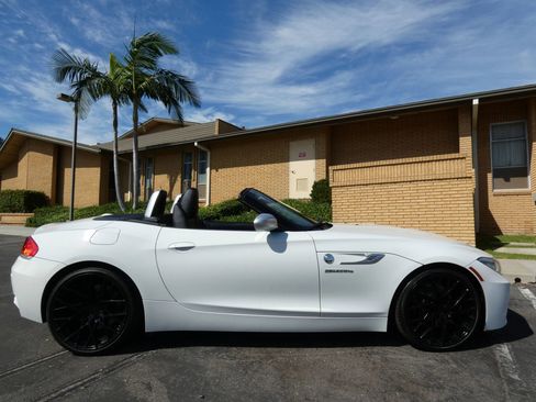 Used 2015 BMW Z4 sDrive35is image 9
