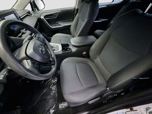 Used 2022 Toyota RAV4 LE AWD/4WD image 11