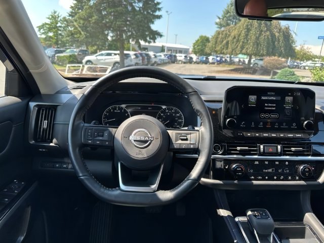 Used 2023 Nissan Pathfinder SL AWD/4WD image 16