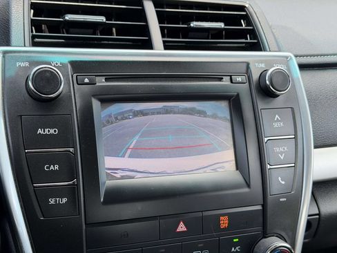 Used 2016 Toyota Camry SE FWD image 4