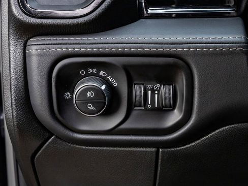 Used 2025 RAM 3500 Limited AWD/4WD image 22