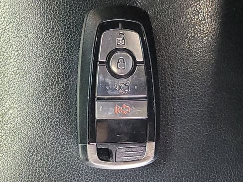 Used 2018 Ford Edge Titanium FWD image 32