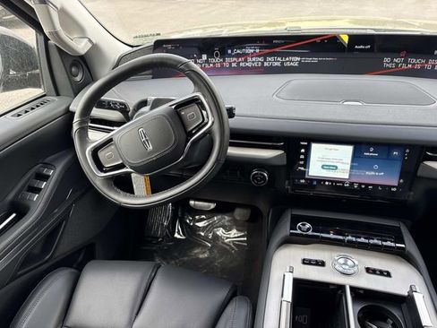 New 2026 Lincoln Navigator L Reserve AWD/4WD image 14