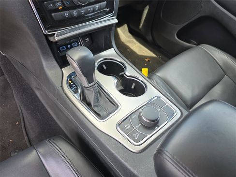 Used 2022 Jeep Grand Cherokee Limited image 30