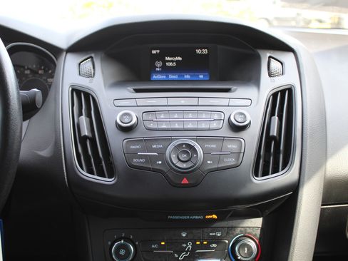 Used 2016 Ford Focus SE w/ SE Sport Package FWD image 27