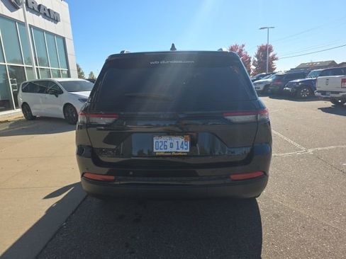 Certified 2024 Jeep Grand Cherokee Altitude image 6