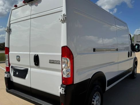 Used 2025 RAM ProMaster 2500 w/ Convenience Group image 13