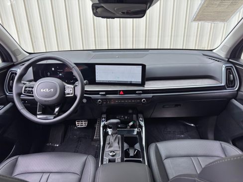 Used 2025 Kia Sorento SX AWD/4WD image 12