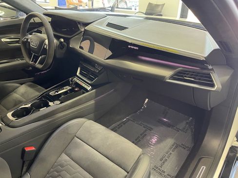Used 2024 Audi RS e-tron GT w/ Carbon Performance Package AWD/4WD image 37