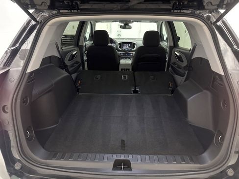 Used 2023 GMC Terrain SLE w/ Driver Convenience Package image 7