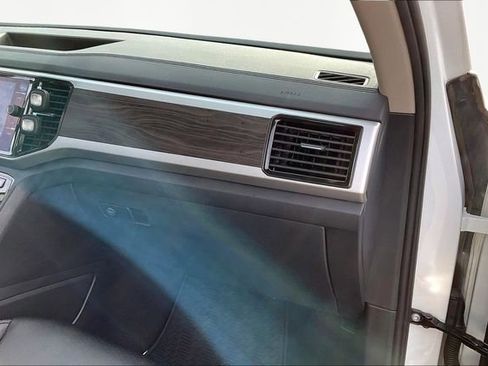 Used 2022 Volkswagen Atlas SE image 19