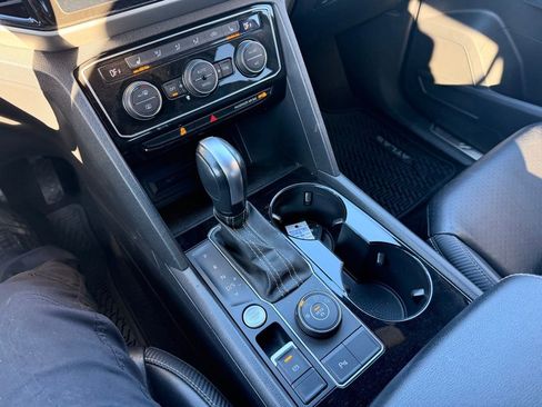 Used 2022 Volkswagen Atlas Cross Sport SE image 19