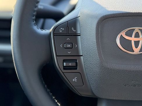 Used 2025 Toyota Prius LE image 9