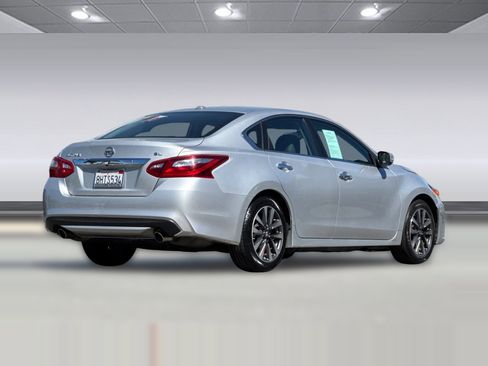 Used 2017 Nissan Altima 2.5 SL image 3