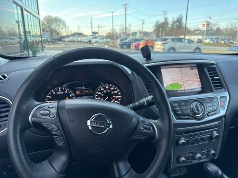 Used 2018 Nissan Pathfinder SL image 22
