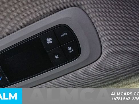 Used 2024 Chrysler Pacifica Touring-L image 56